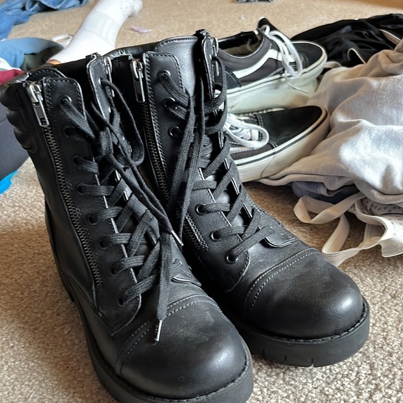 Black combat boots - Picture 3 of 3